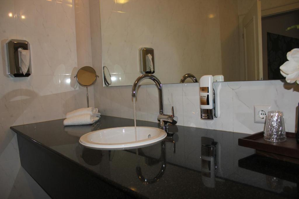 Hotel Roemischer Kaiser Bernkastel-Kues Room photo